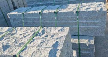 芝麻白自然面整石 坐凳