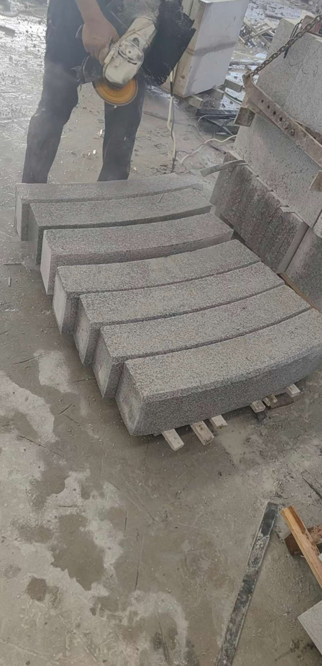 芝麻白弧形路牙石