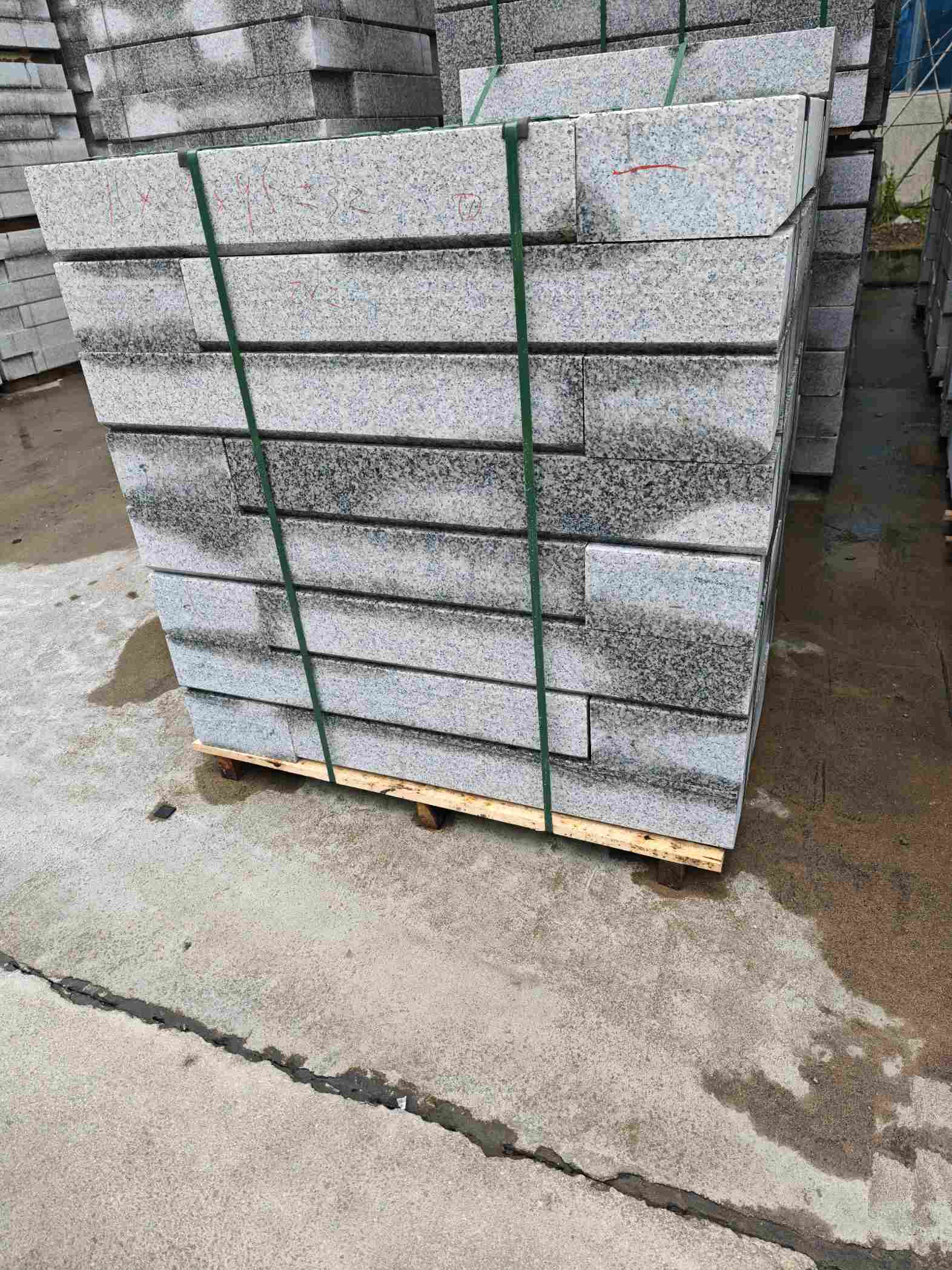 芙蓉白路牙石，马路牙子